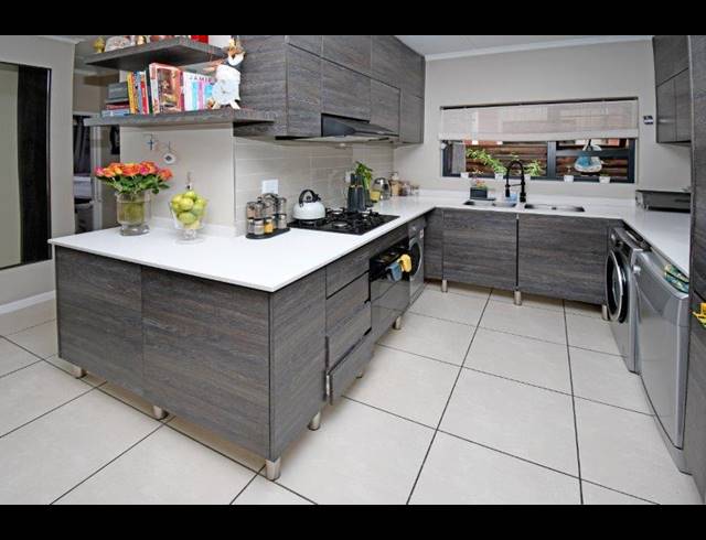 3 BEDROOM APARTMENT FOR SALE IN GREENSTONE HILL